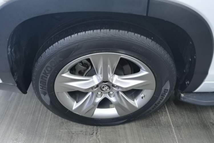 Used Toyota Highlander 2018 2.0T Four-Wheel Drive Luxury Version 7 Seats China VI Standard Exterior 3