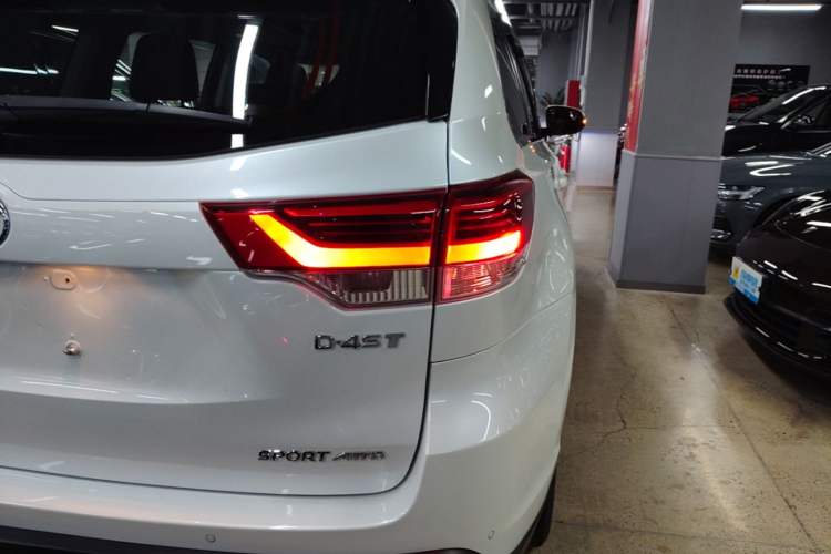 Used Toyota Highlander 2018 2.0T Four-Wheel Drive Luxury Edition 7 Seats China V Emission Standard Exterior 3