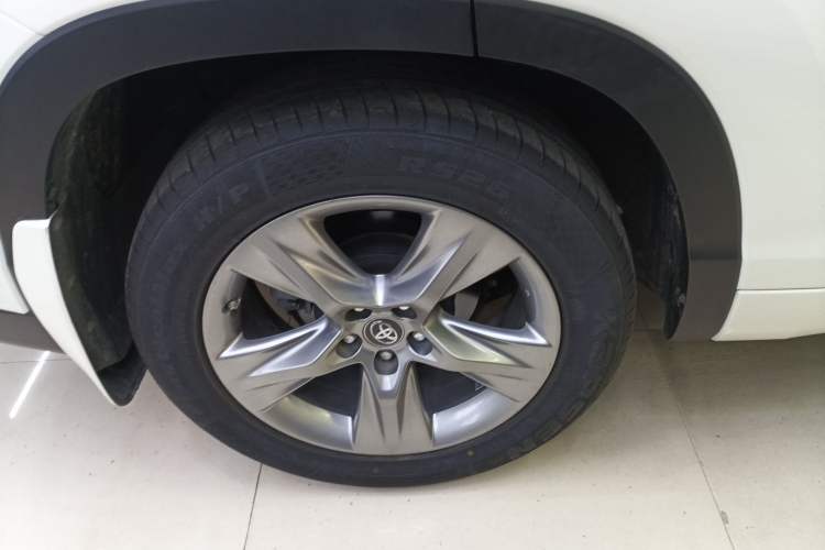 Used Toyota Highlander 2018 2.0T Two-Wheel Drive Luxury Edition 7 Seats China VI Standard Exterior 3