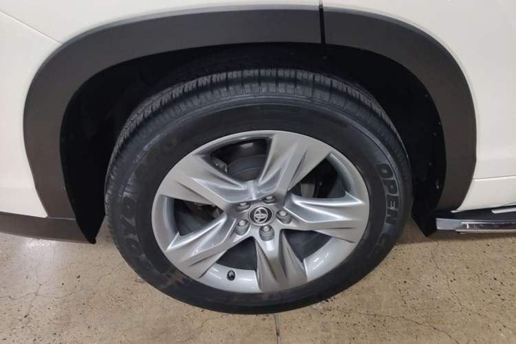 Used Toyota Highlander 2018 2.0T Four-Wheel Drive Luxury Edition 7 Seats China V Emission Standard Exterior 5