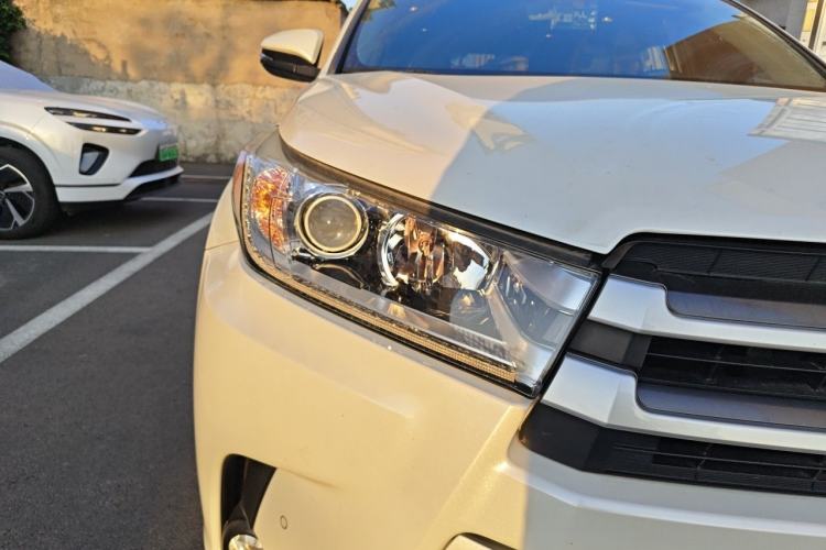 Used Toyota Highlander 2018 2.0T Four-Wheel Drive Luxury Version 7 Seats China VI Standard Exterior 6
