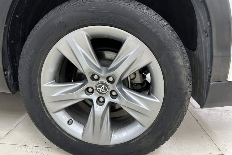 Used Toyota Highlander 2018 2.0T Four-Wheel Drive Prestige Version 7 Seats China V Emission Standard Exterior 7