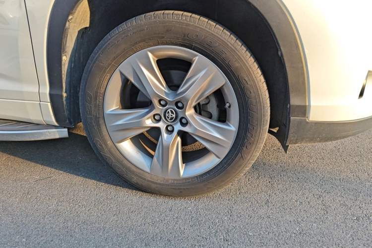 Used Toyota Highlander 2018 2.0T Four-Wheel Drive Luxury Version 7 Seats China VI Standard Exterior 7