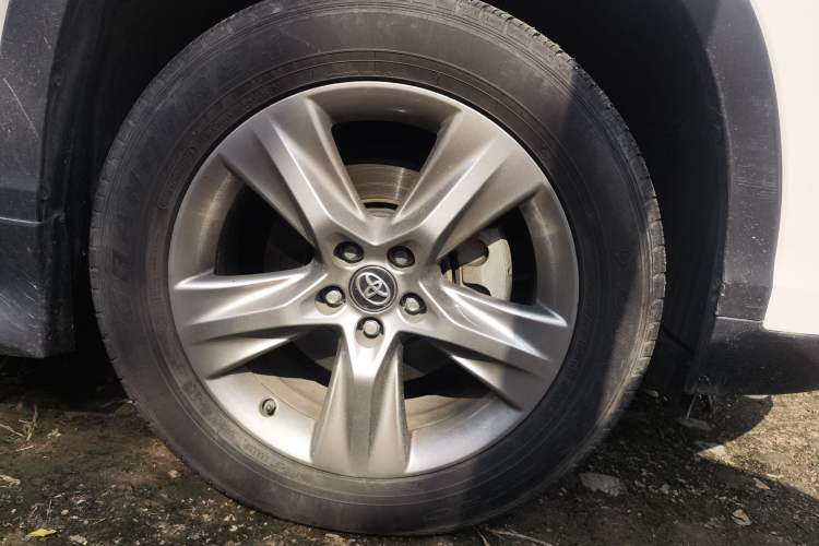 Used Toyota Highlander 2018 2.0T Four-Wheel Drive Luxury Version 7 Seats China VI Standard Exterior 7