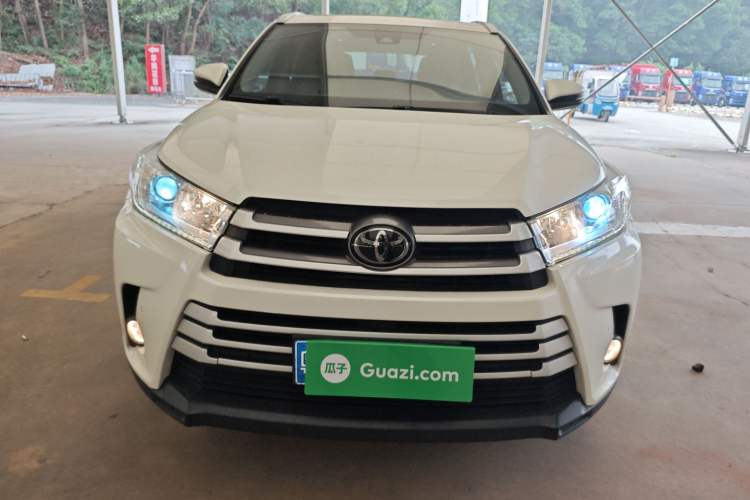 Used Toyota Highlander 2018 2.0T Two-Wheel-Drive Luxury Edition 7 Seats Emission Standard China V Front