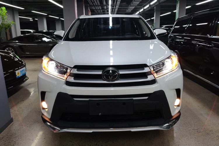 Used Toyota Highlander 2018 2.0T Four-Wheel Drive Luxury Edition 7 Seats China V Emission Standard Front
