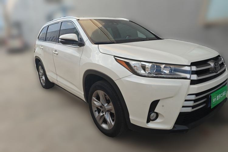 Used Toyota Highlander 2018 2.0T Four-Wheel Drive Luxury Edition 7 Seats China V Emission Standard Front Right 45 Deg