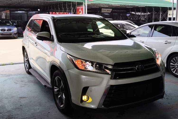 Used Toyota Highlander 2018 2.0T Four-Wheel Drive Prestige Version 7 Seats China V Emission Standard Front Right 45 Deg