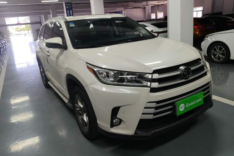 Used Toyota Highlander 2018 2.0T Two-Wheel Drive Luxury Edition 7 Seats China VI Standard Front Right 45 Deg