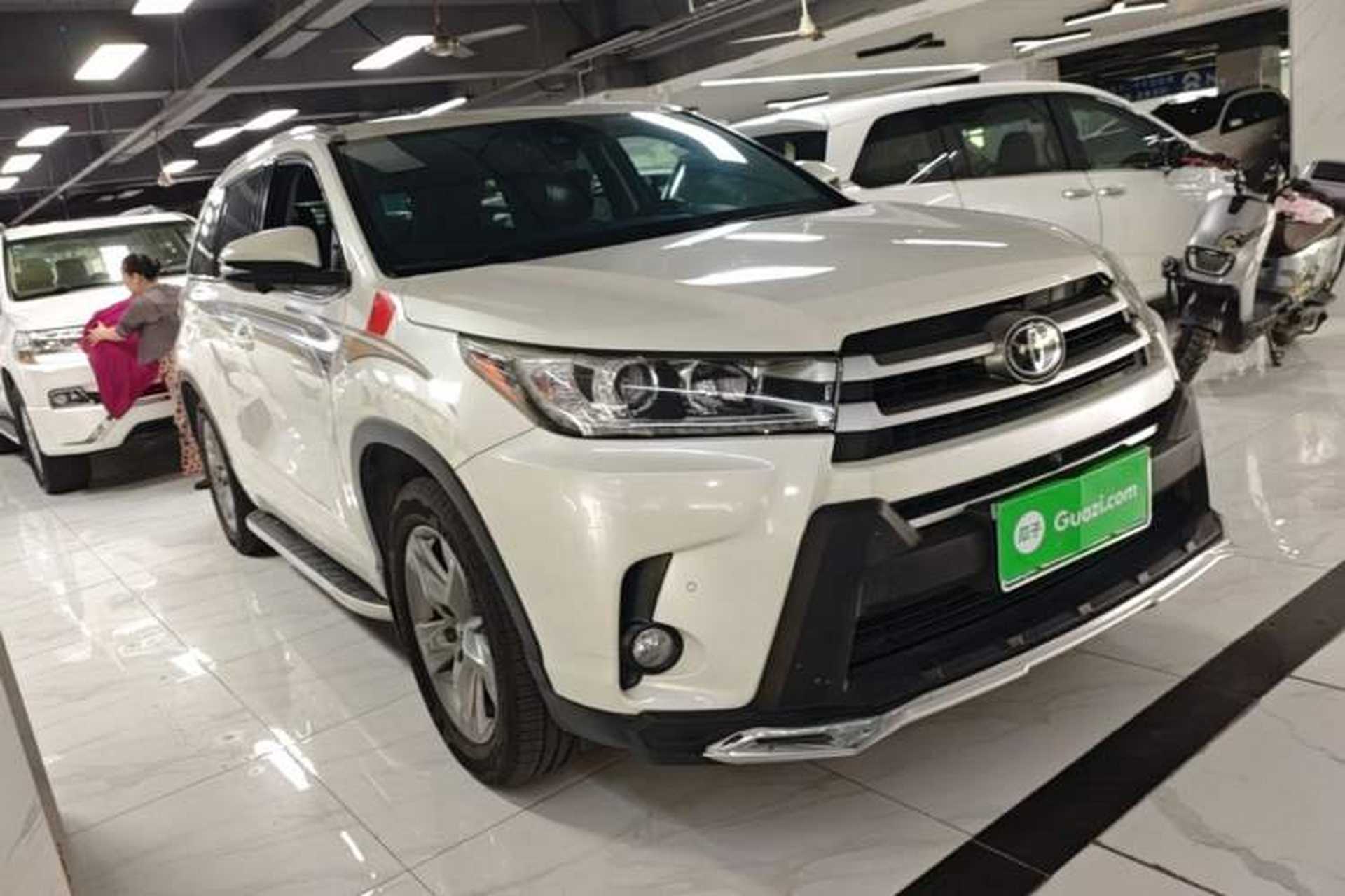 Used Toyota Highlander 2018 2.0T Four-Wheel Drive Luxury Version 7 Seats China VI Standard Front Right 45 Deg