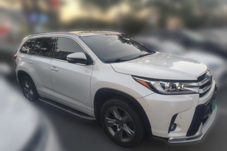 Used Toyota Highlander 2018 2.0T Four-Wheel Drive Luxury Edition 7 Seats China V Emission Standard Front Right 45 Deg