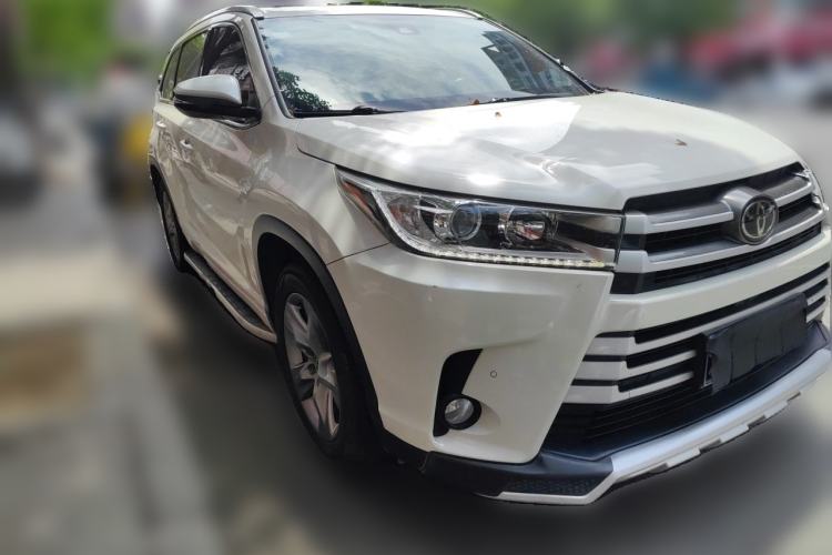 Used Toyota Highlander 2018 2.0T Four-Wheel Drive Luxury Edition 7 Seats China V Emission Standard Front Right 45 Deg