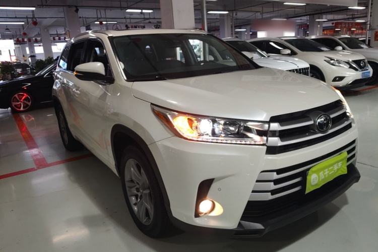 Used Toyota Highlander 2018 2.0T Four-Wheel Drive Luxury Edition 7 Seats China V Emission Standard Front Right 45 Deg