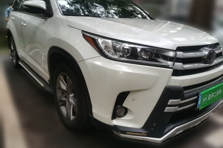 Used Toyota Highlander 2018 2.0T Four-Wheel Drive Luxury Edition 7 Seats China V Emission Standard Front Right 45 Deg