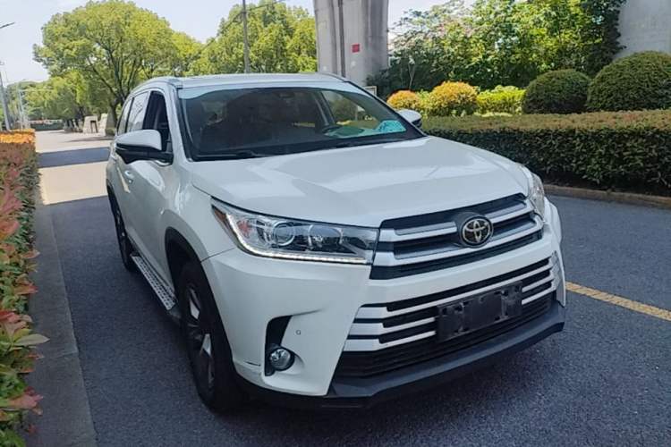 Used Toyota Highlander 2018 2.0T Two-Wheel-Drive Luxury Edition 7 Seats Emission Standard China V Front Right 45 Deg