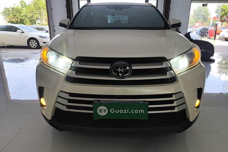 Used Toyota Highlander 2018 2.0T Four-Wheel Drive Luxury Version 7 Seats China VI Standard Front