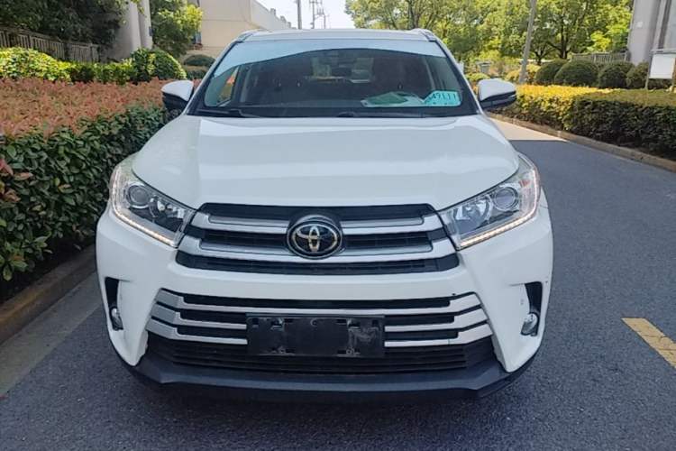 Used Toyota Highlander 2018 2.0T Two-Wheel-Drive Luxury Edition 7 Seats Emission Standard China V Front