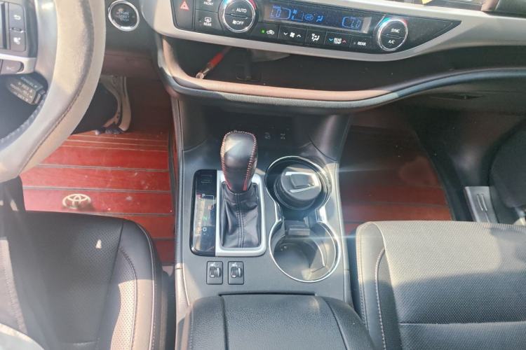 Used Toyota Highlander 2018 2.0T Four-Wheel Drive Luxury Edition 7 Seats China V Emission Standard Gear Lever