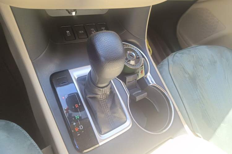 Used Toyota Highlander 2018 2.0T Four-Wheel Drive Elite Edition 7 Seats China VI Standard Gear Lever