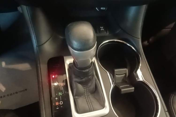 Used Toyota Highlander 2018 2.0T Four-Wheel Drive Luxury Version 7 Seats China VI Standard Gear Lever