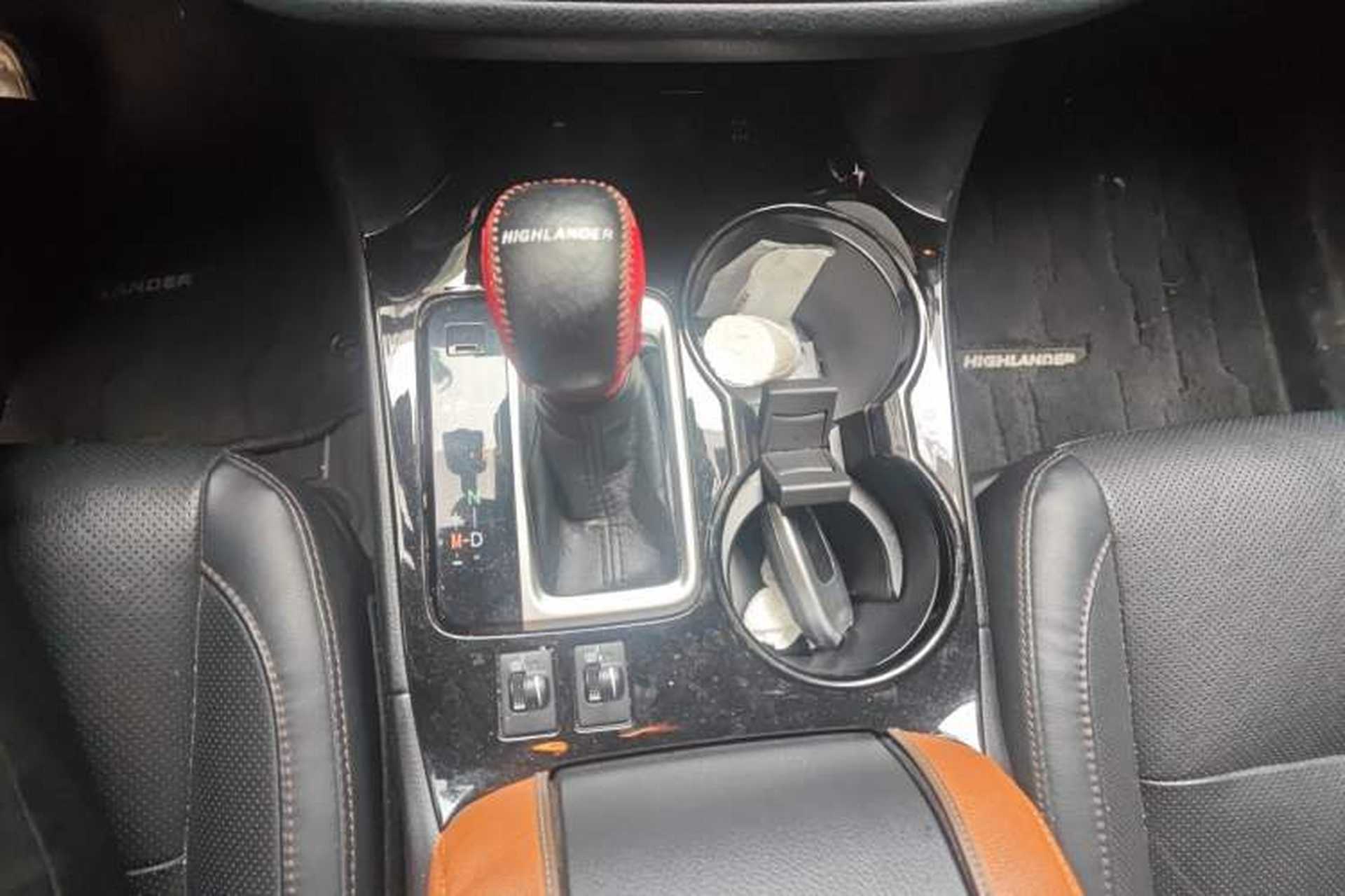 Used Toyota Highlander 2018 2.0T Four-Wheel Drive Prestige Version 7 Seats China V Emission Standard Gear Lever