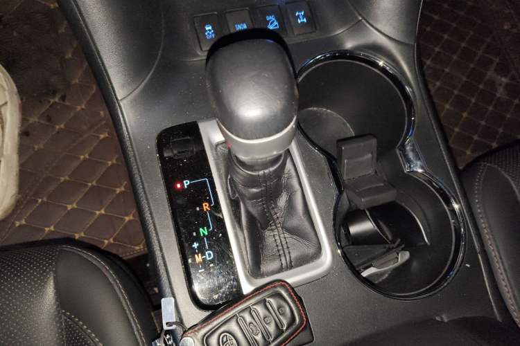 Used Toyota Highlander 2018 2.0T Four-Wheel Drive Prestige Version 7 Seats China V Emission Standard Gear Lever