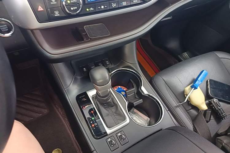 Used Toyota Highlander 2018 2.0T Four-Wheel Drive Prestige Version 7 Seats China VI Standard Gear Lever