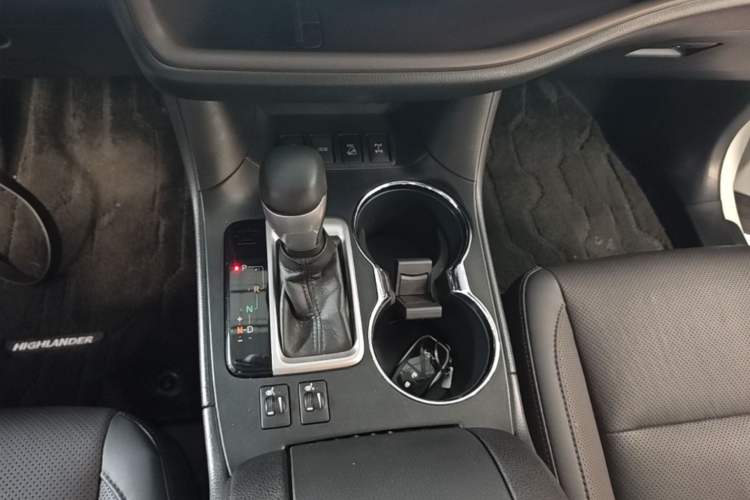Used Toyota Highlander 2018 2.0T Four-Wheel Drive Luxury Version 7 Seats China VI Standard Gear Lever