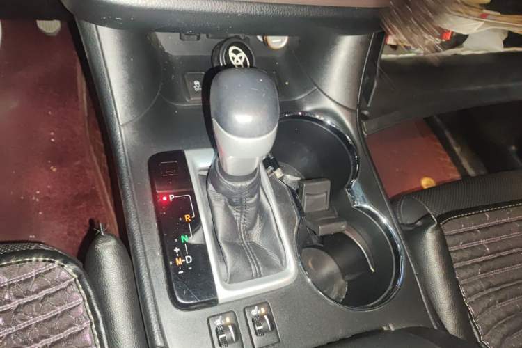 Used Toyota Highlander 2018 2.0T Four-Wheel Drive Luxury Version 7 Seats China VI Standard Gear Lever