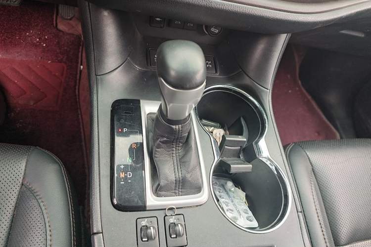 Used Toyota Highlander 2018 2.0T Four-Wheel Drive Luxury Version 7 Seats China VI Standard Gear Lever