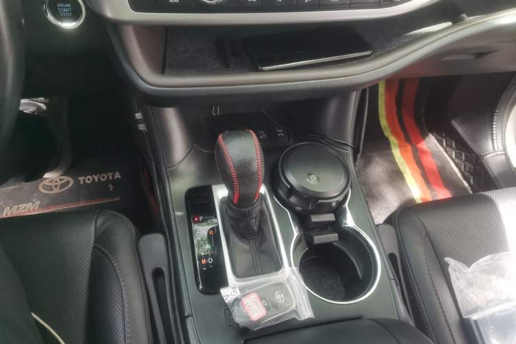 Used Toyota Highlander 2018 2.0T Four-Wheel Drive Supreme Edition 7-Seater China VI Gear Lever