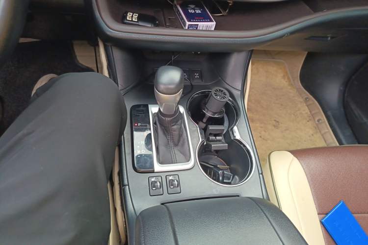 Used Toyota Highlander 2018 2.0T Four-Wheel Drive Luxury Version 7 Seats China VI Standard Gear Lever