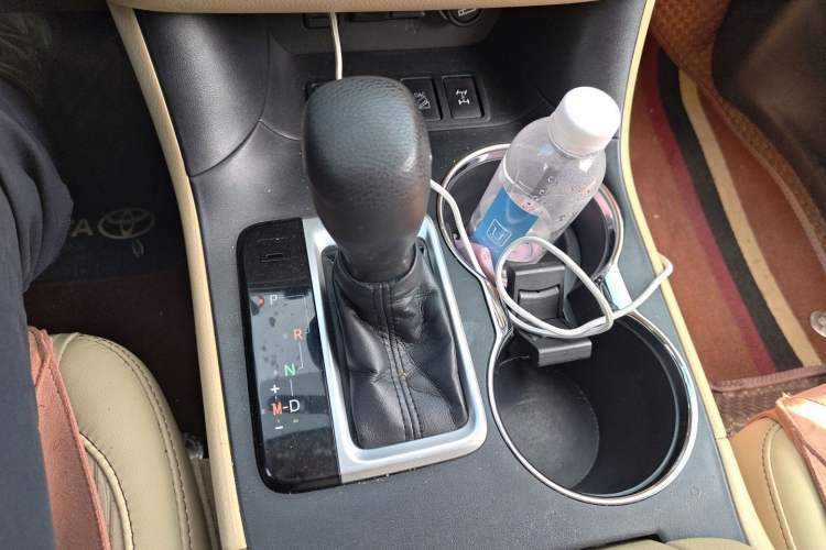 Used Toyota Highlander 2018 2.0T Four-Wheel Drive Elite Edition 7 Seats China VI Standard Gear Lever