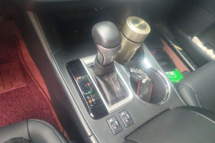 Used Toyota Highlander 2018 2.0T Four-Wheel Drive Luxury Version 7 Seats China VI Standard Gear Lever