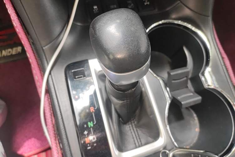 Used Toyota Highlander 2018 2.0T Four-Wheel Drive Supreme Edition 7-Seater China VI Gear Lever