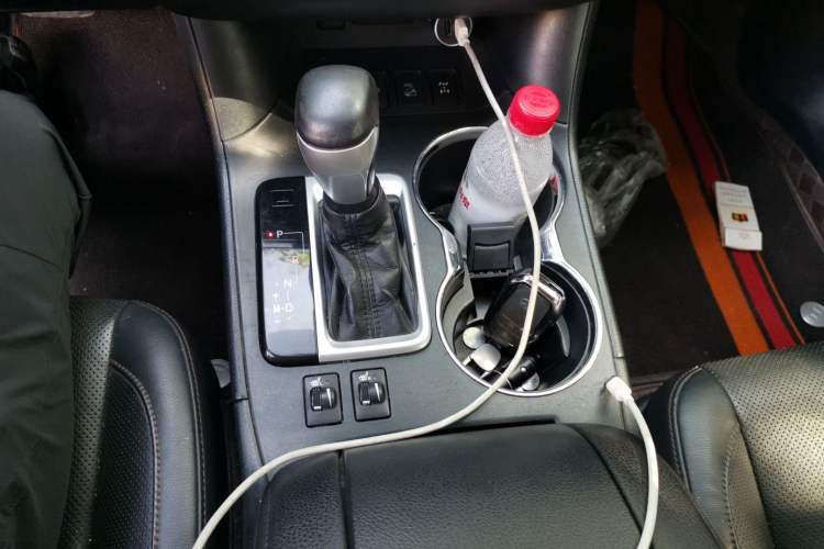 Used Toyota Highlander 2018 2.0T Four-Wheel Drive Luxury Version 7 Seats China VI Standard Gear Lever