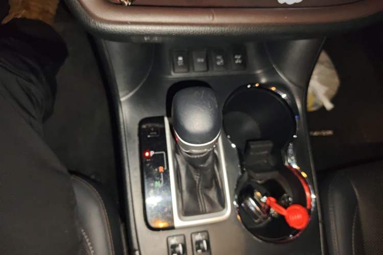 Used Toyota Highlander 2018 2.0T Four-Wheel Drive Prestige Version 7 Seats China VI Standard Gear Lever