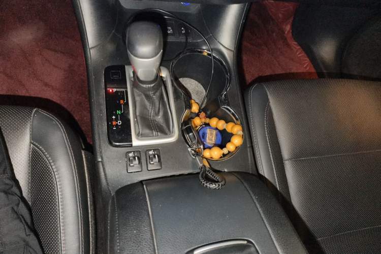 Used Toyota Highlander 2018 2.0T Four-Wheel Drive Luxury Version 7 Seats China VI Standard Gear Lever