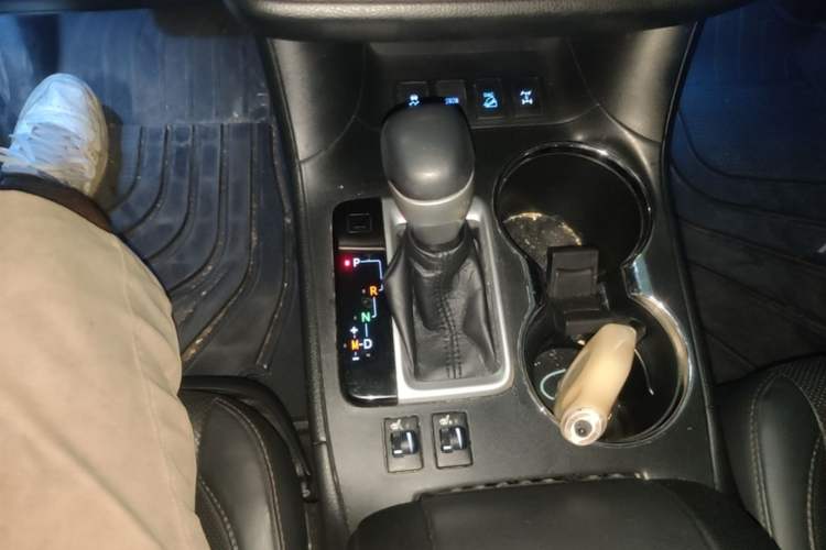 Used Toyota Highlander 2018 2.0T Four-Wheel Drive Prestige Version 7 Seats China VI Standard Gear Lever
