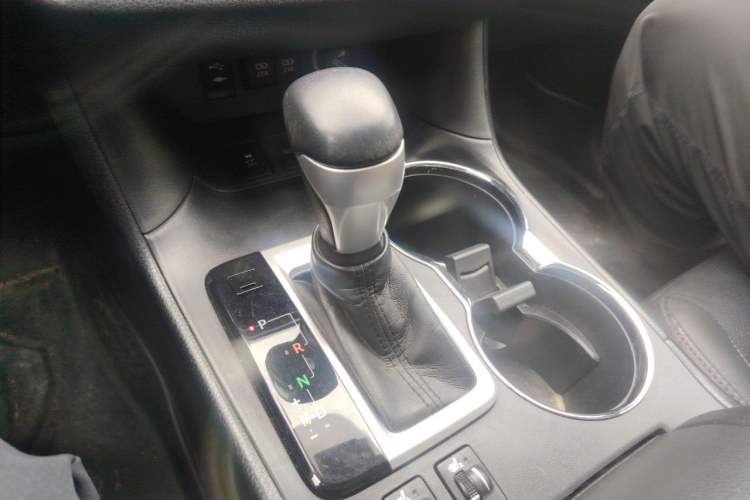 Used Toyota Highlander 2018 2.0T Four-Wheel Drive Prestige Version 7 Seats China VI Standard Gear Lever