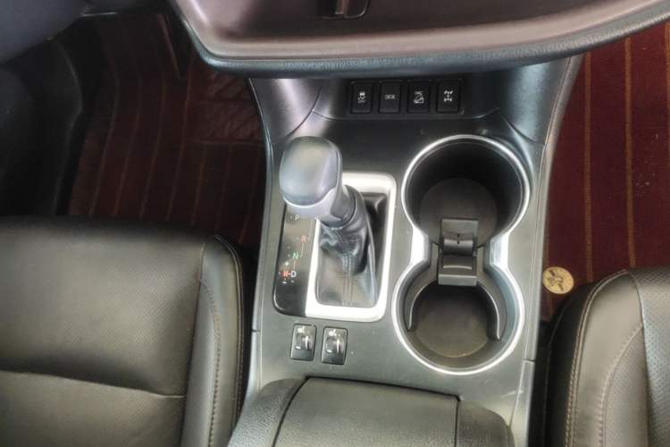 Used Toyota Highlander 2018 2.0T Four-Wheel Drive Luxury Edition 7 Seats China V Emission Standard Gear Lever