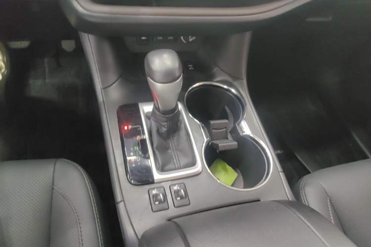 Used Toyota Highlander 2018 2.0T Four-Wheel Drive Luxury Version 7 Seats China VI Standard Gear Lever