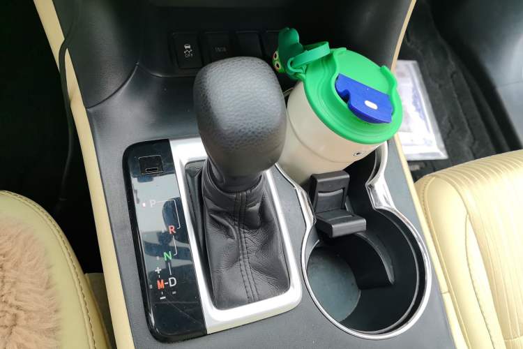 Used Toyota Highlander 2018 2.0T Two-Wheel Drive Elite Version 5 Seats China VI Standard Gear Lever