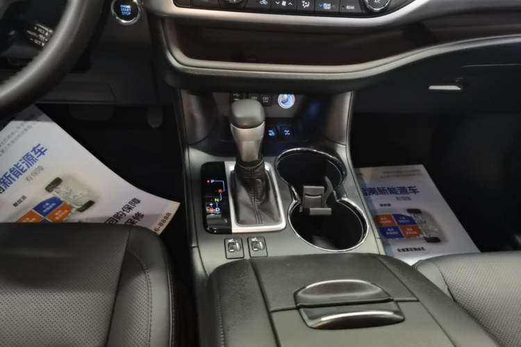 Used Toyota Highlander 2018 2.0T Four-Wheel Drive Luxury Version 7 Seats China VI Standard Gear Lever