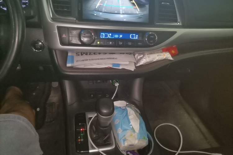 Used Toyota Highlander 2018 2.0T Four-Wheel Drive Luxury Version 7 Seats China VI Standard Gear Lever