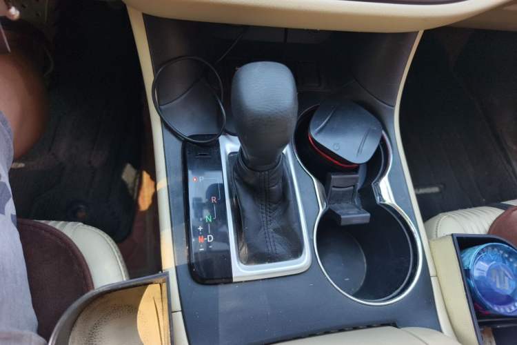 Used Toyota Highlander 2018 2.0T Two-Wheel Drive Elite Version 5 Seats China VI Standard Gear Lever