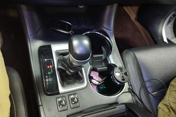 Used Toyota Highlander 2018 2.0T Two-Wheel Drive Luxury Edition 7 Seats China VI Standard Gear Lever