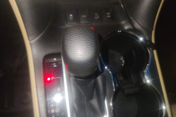 Used Toyota Highlander 2018 2.0T Four-Wheel Drive Elite Edition 7 Seats China VI Standard Gear Lever