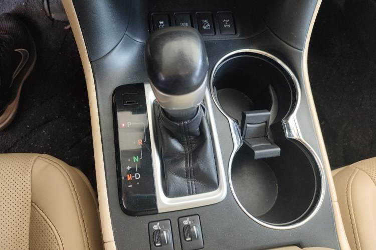 Used Toyota Highlander 2018 2.0T Four-Wheel Drive Prestige Version 7 Seats China VI Standard Gear Lever