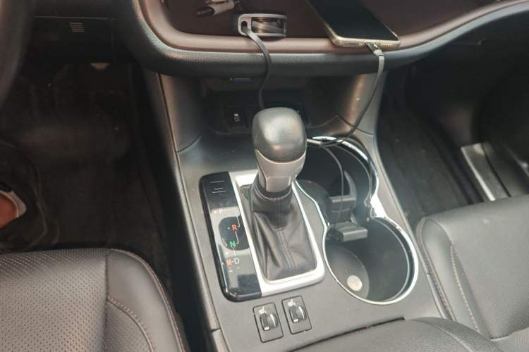 Used Toyota Highlander 2018 2.0T Four-Wheel Drive Luxury Edition 7 Seats China V Emission Standard Gear Lever
